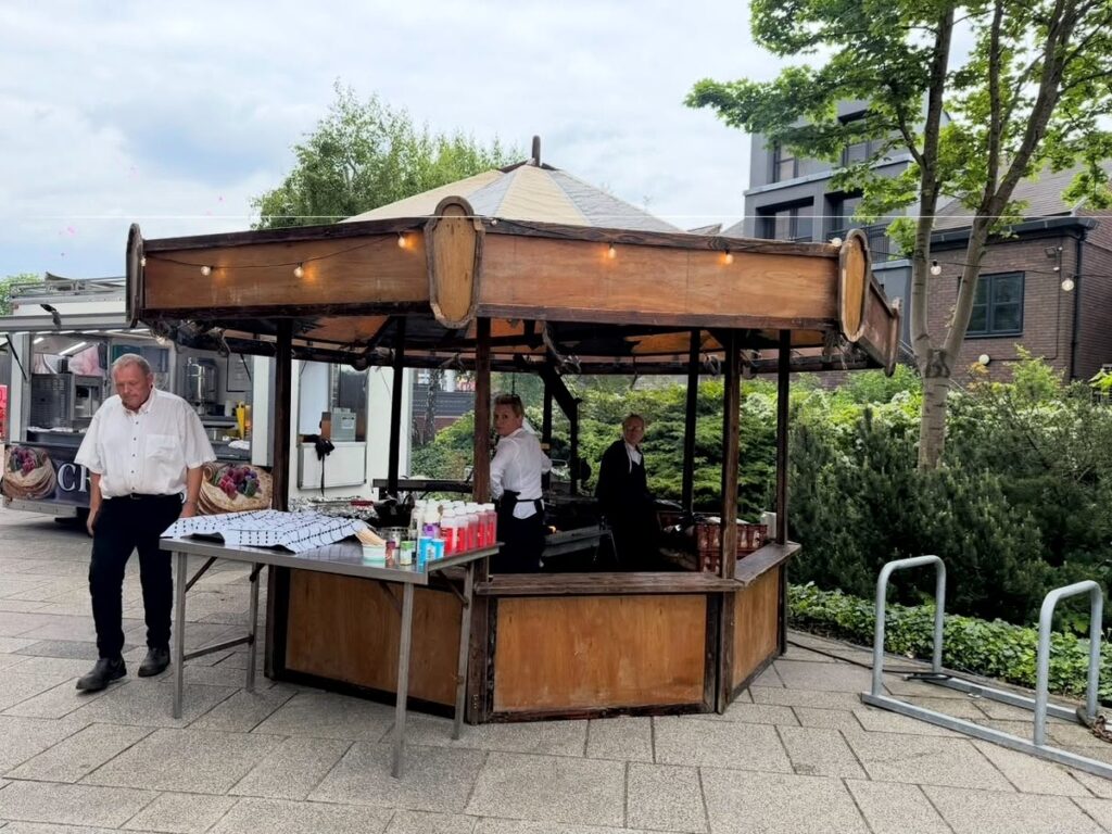 emc bespoke catering hut original 4x3